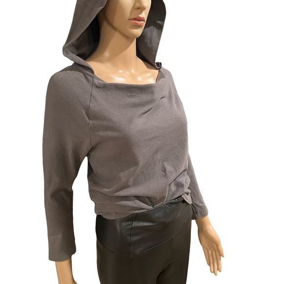 Soft and light weight hoodie - Picture 3 of 7